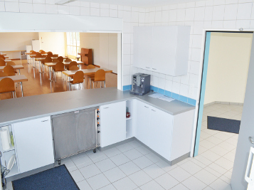 Die K&uuml;che bietet Ihnen oder dem Catering viel Platz